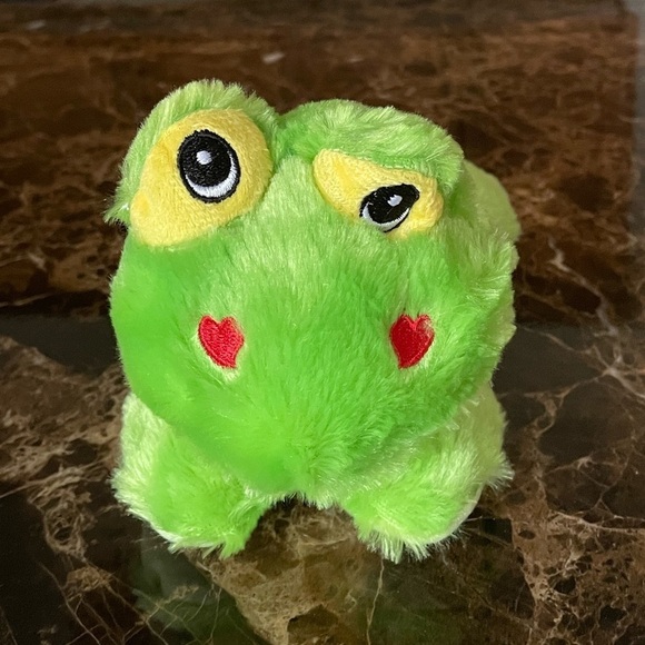 Greenbrier International Love Frog With Heart Cheeks - Picture 3 of 7